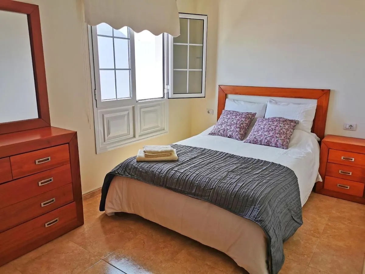 Apartamentos Brito contacts